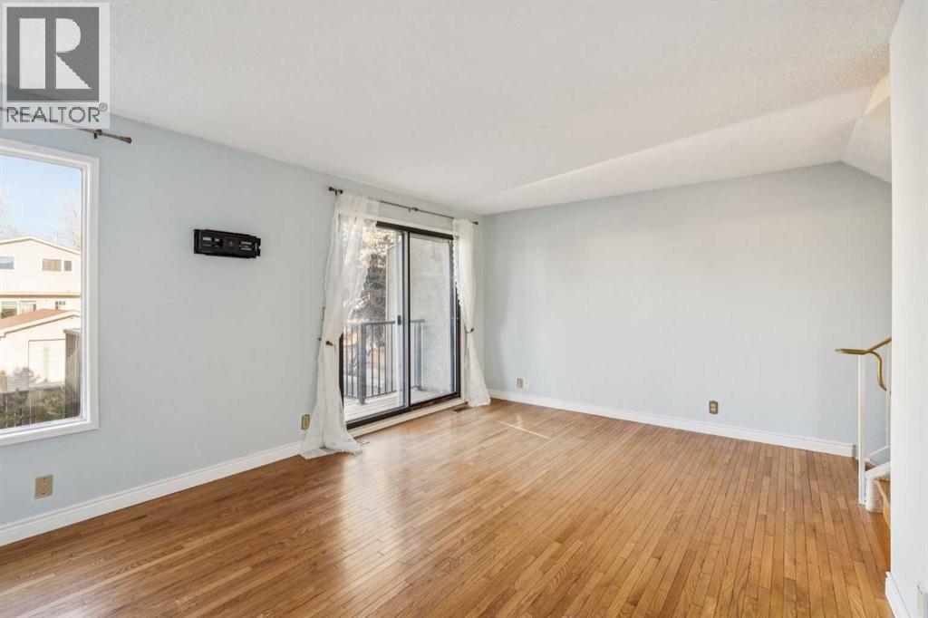 308 Woodvale Crescent Sw, Calgary, Alberta  T2W 3P3 - Photo 7 - A2280162