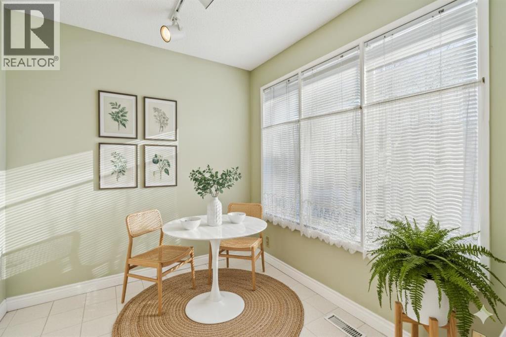 308 Woodvale Crescent Sw, Calgary, Alberta  T2W 3P3 - Photo 16 - A2280162