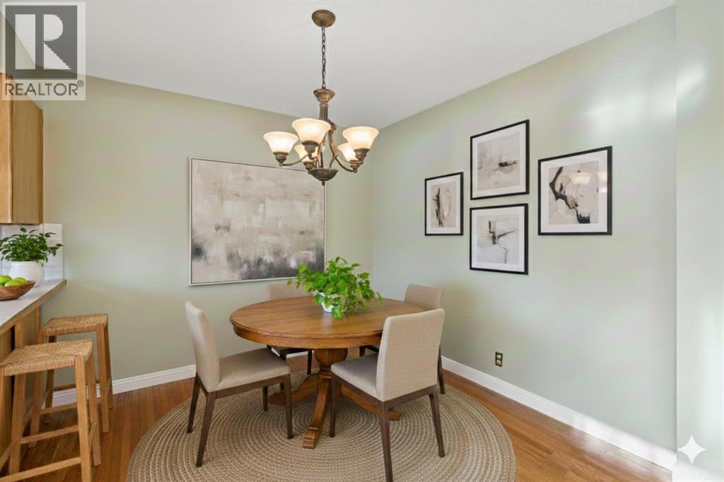 308 Woodvale Crescent Sw, Calgary, Alberta  T2W 3P3 - Photo 11 - A2280162