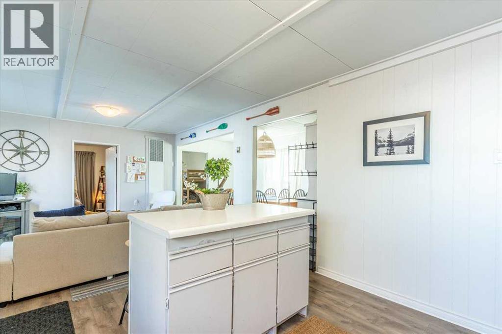 125 Poplar Bay, Rural Wetaskiwin No. 10, Alberta  T0C 1X0 - Photo 4 - A2281091