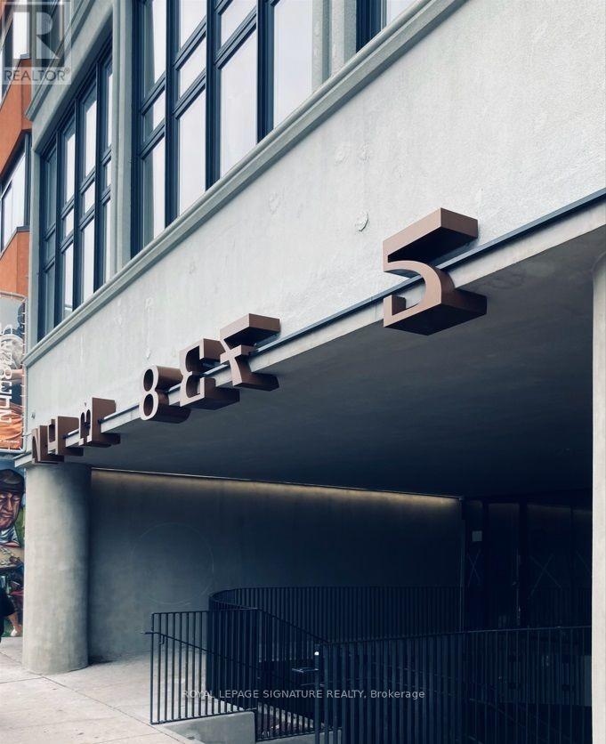 LOWER - 1305 DUNDAS STREET W, Toronto, Ontario