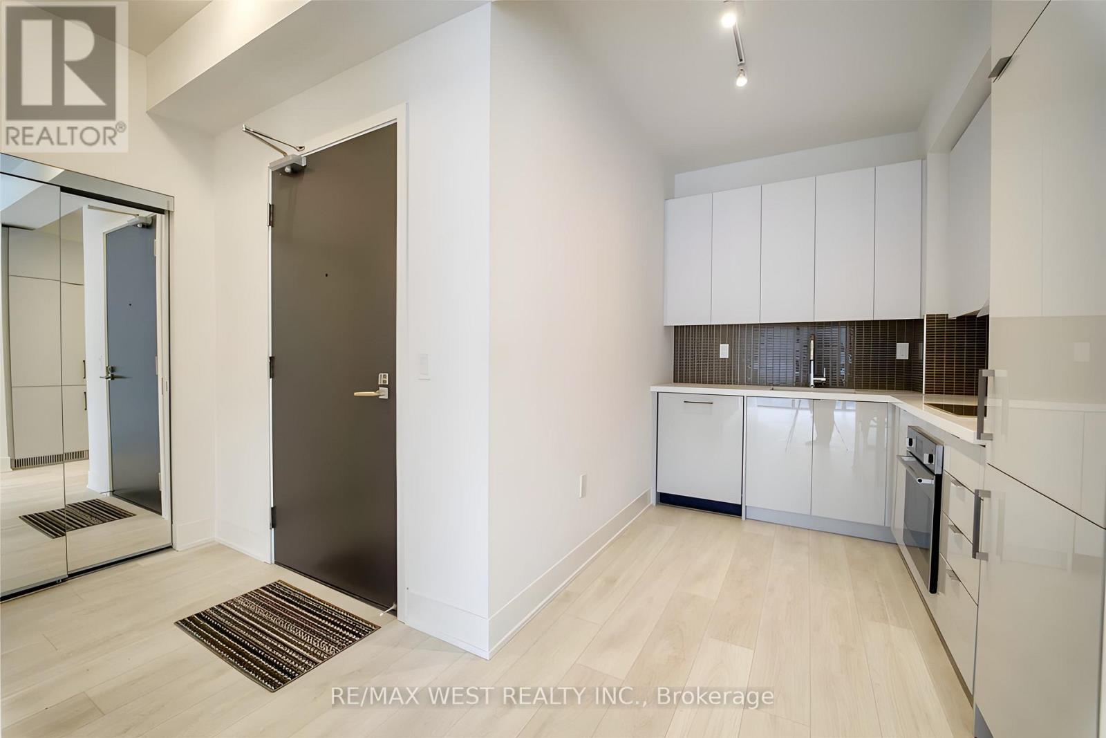 909 - 2908 Highway 7 Road, Vaughan, Ontario  L4K 0K5 - Photo 2 - N12713902