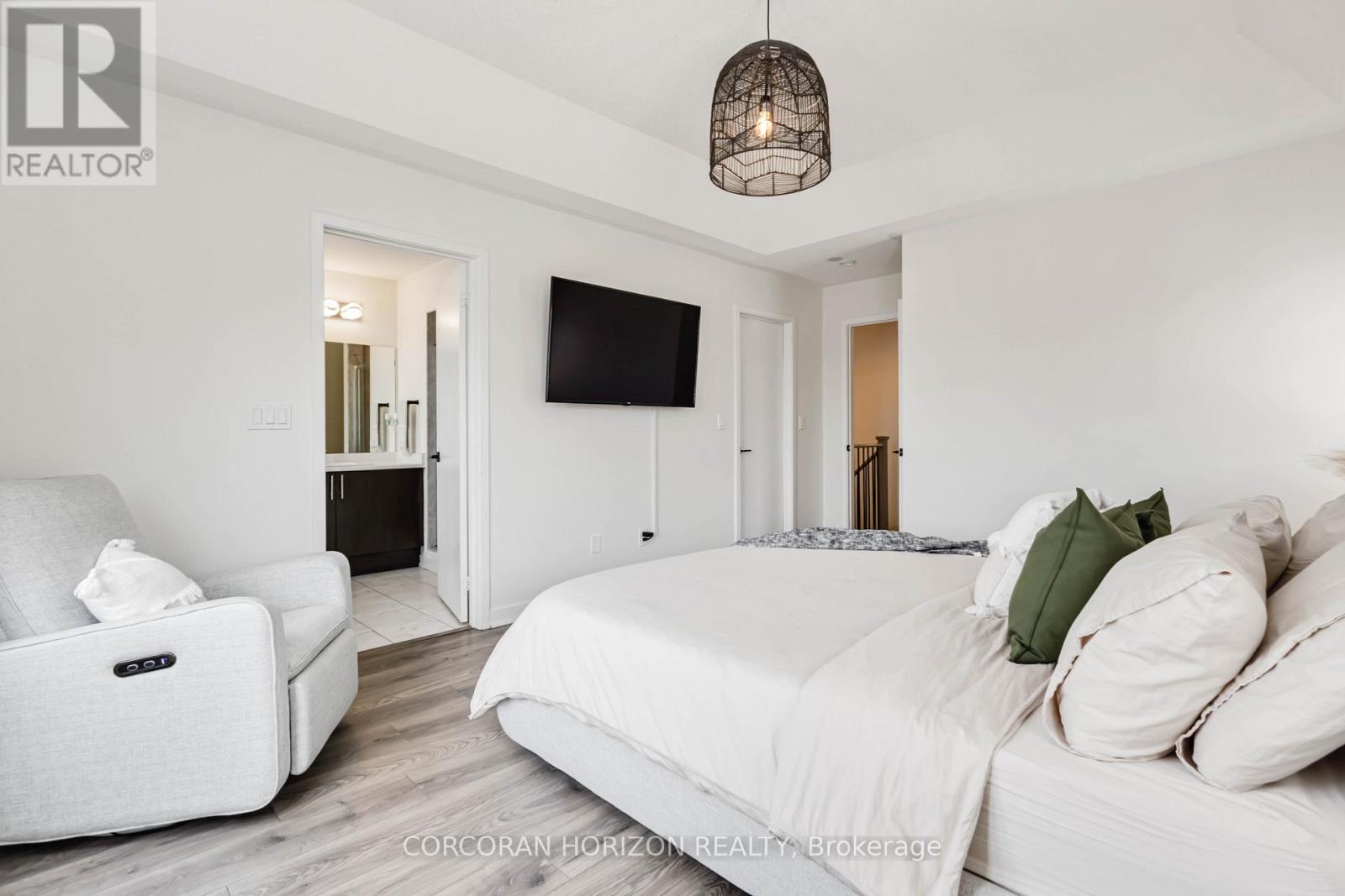 81 Dundonald Trail, Newmarket, Ontario  L3Y 0E1 - Photo 26 - N12675004