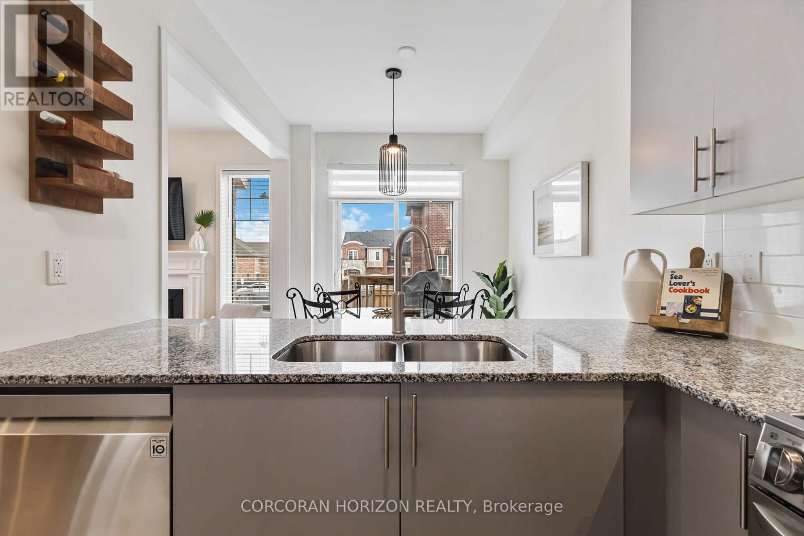 81 Dundonald Trail, Newmarket, Ontario  L3Y 0E1 - Photo 16 - N12675004