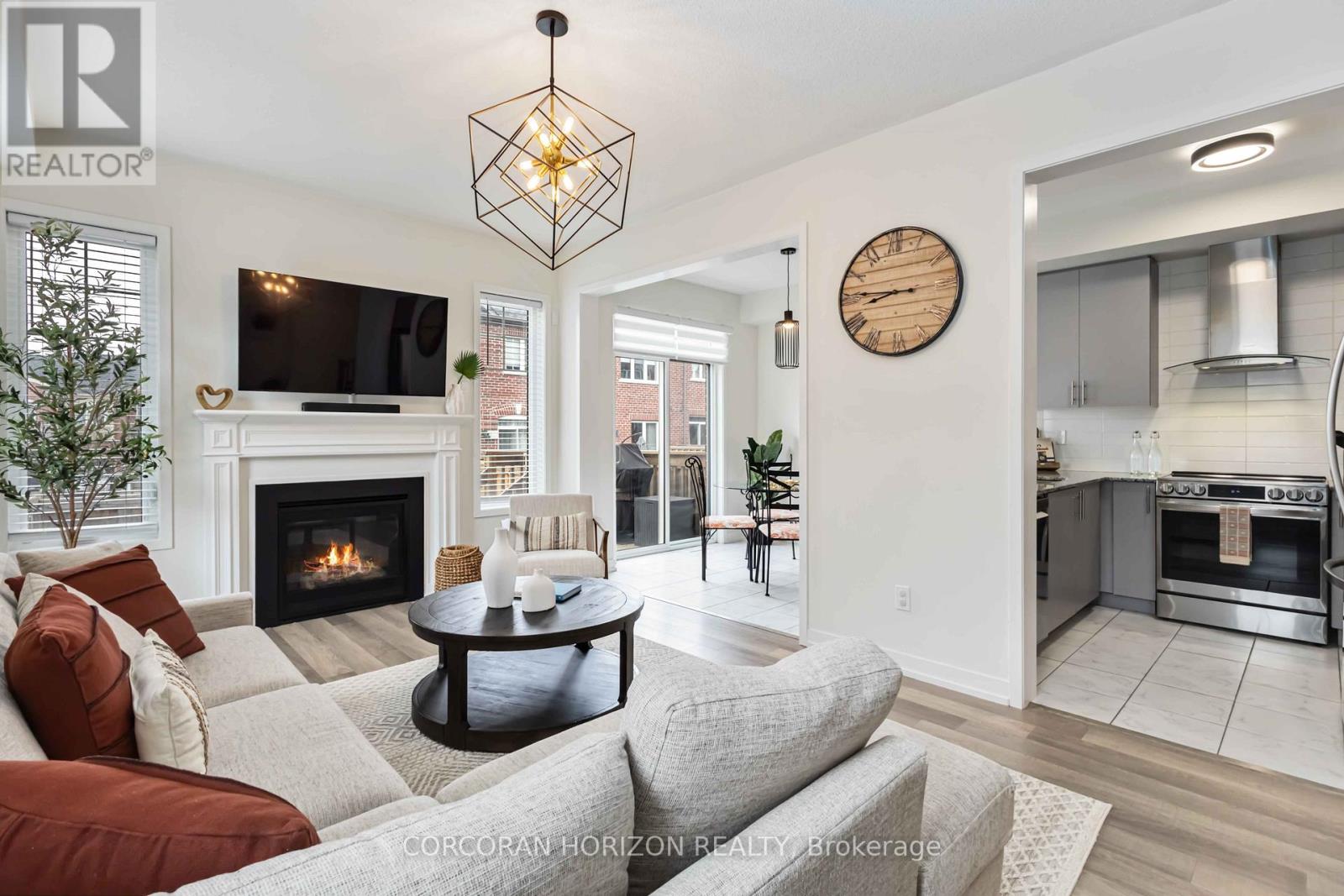 81 Dundonald Trail, Newmarket, Ontario  L3Y 0E1 - Photo 9 - N12675004