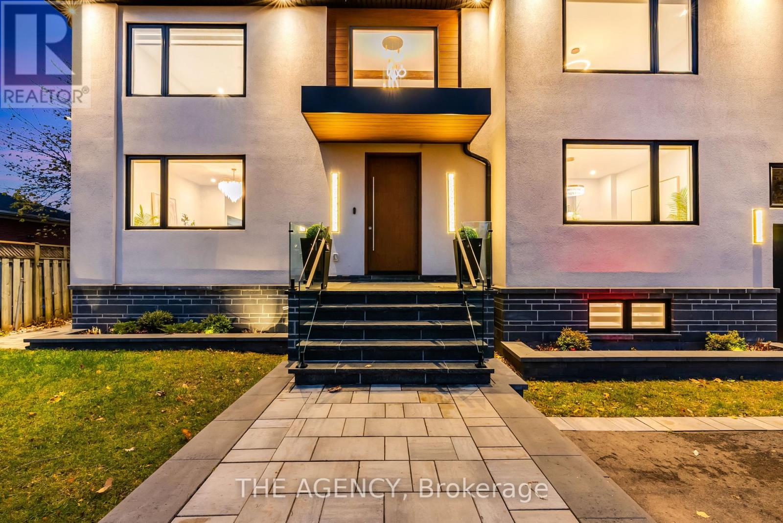 519 Third Line, Oakville, Ontario  L6L 4A8 - Photo 3 - W12723112