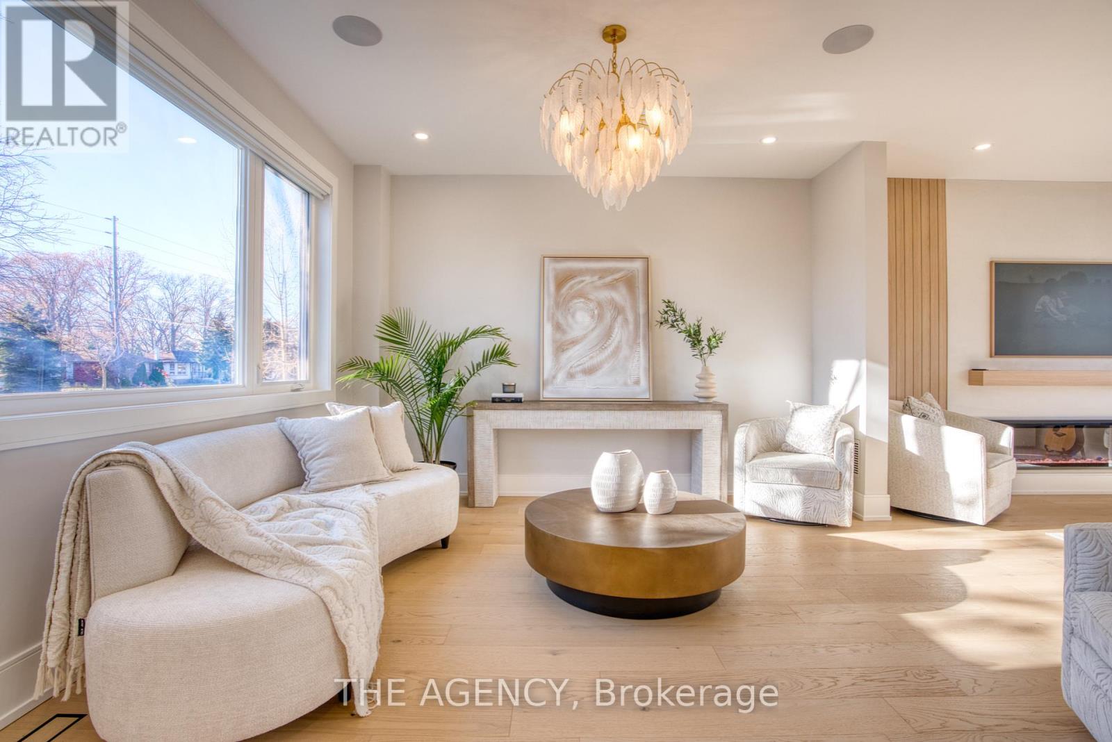 519 Third Line, Oakville, Ontario  L6L 4A8 - Photo 7 - W12723112