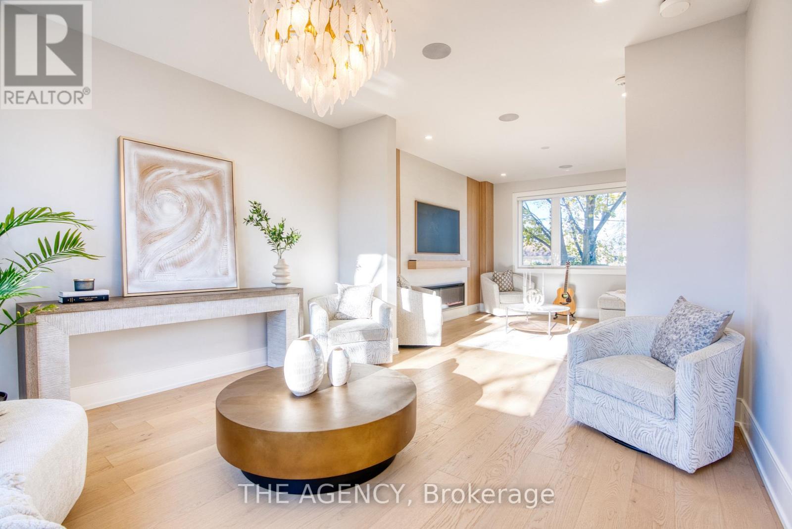 519 Third Line, Oakville, Ontario  L6L 4A8 - Photo 8 - W12723112