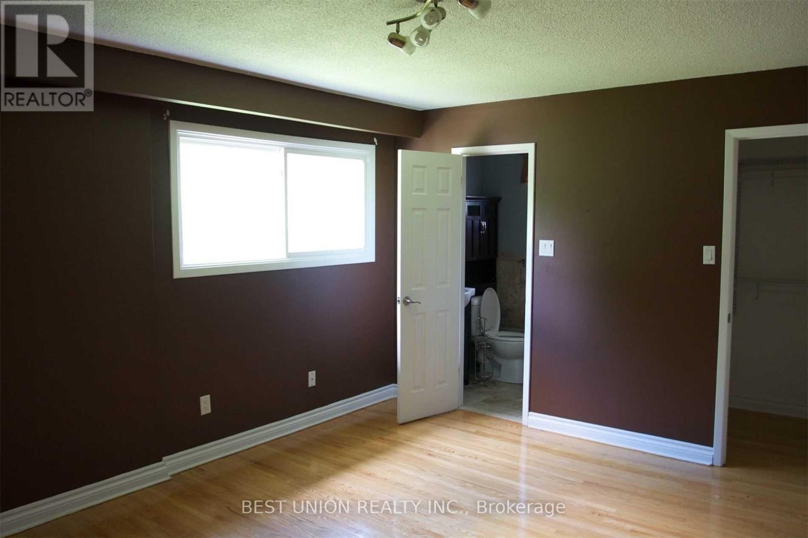 Upper Unit - 2636 Crystalburn Avenue, Mississauga, Ontario  L5B 2N8 - Photo 2 - W12723116