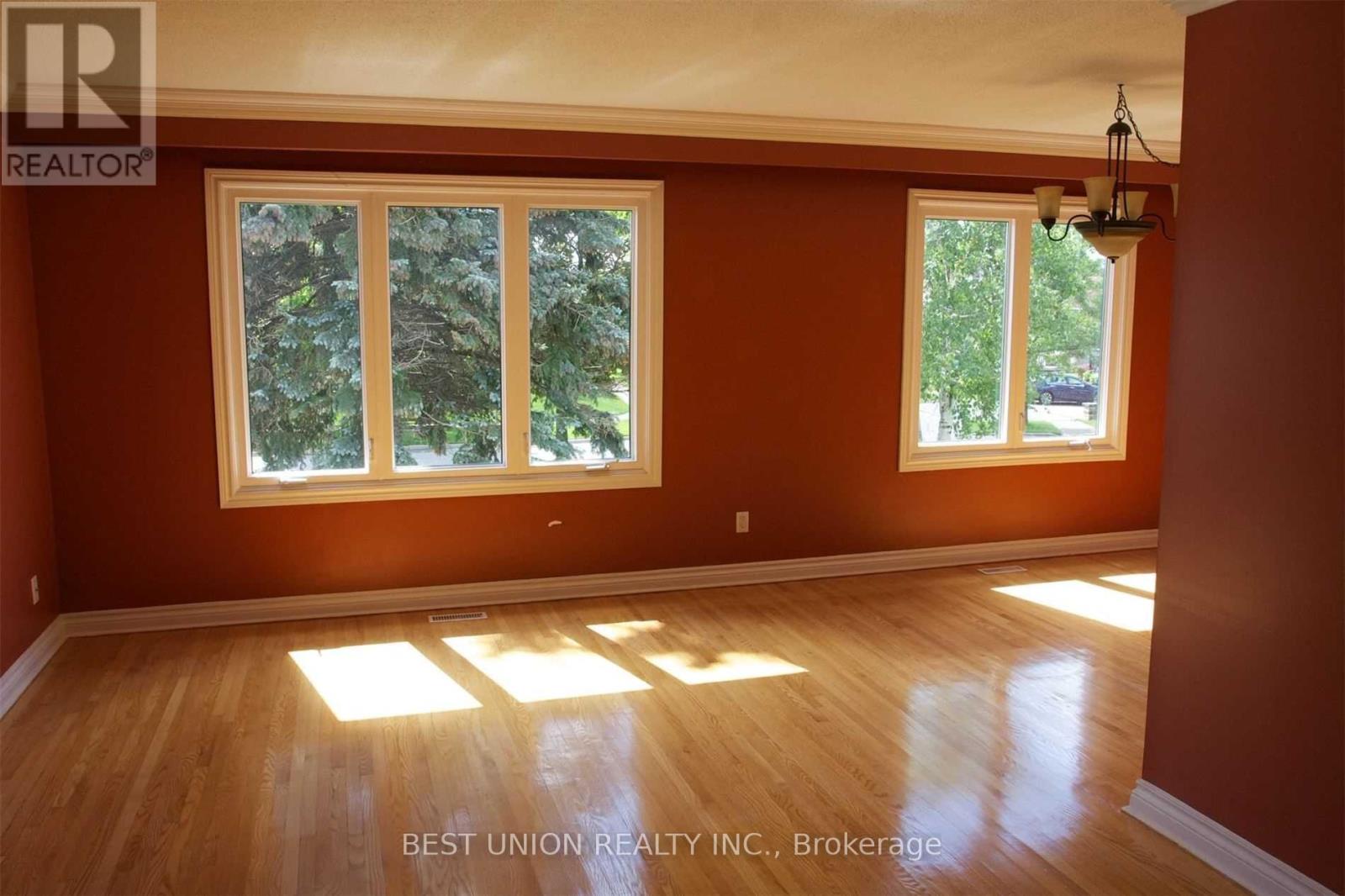 Upper Unit - 2636 Crystalburn Avenue, Mississauga, Ontario  L5B 2N8 - Photo 5 - W12723116