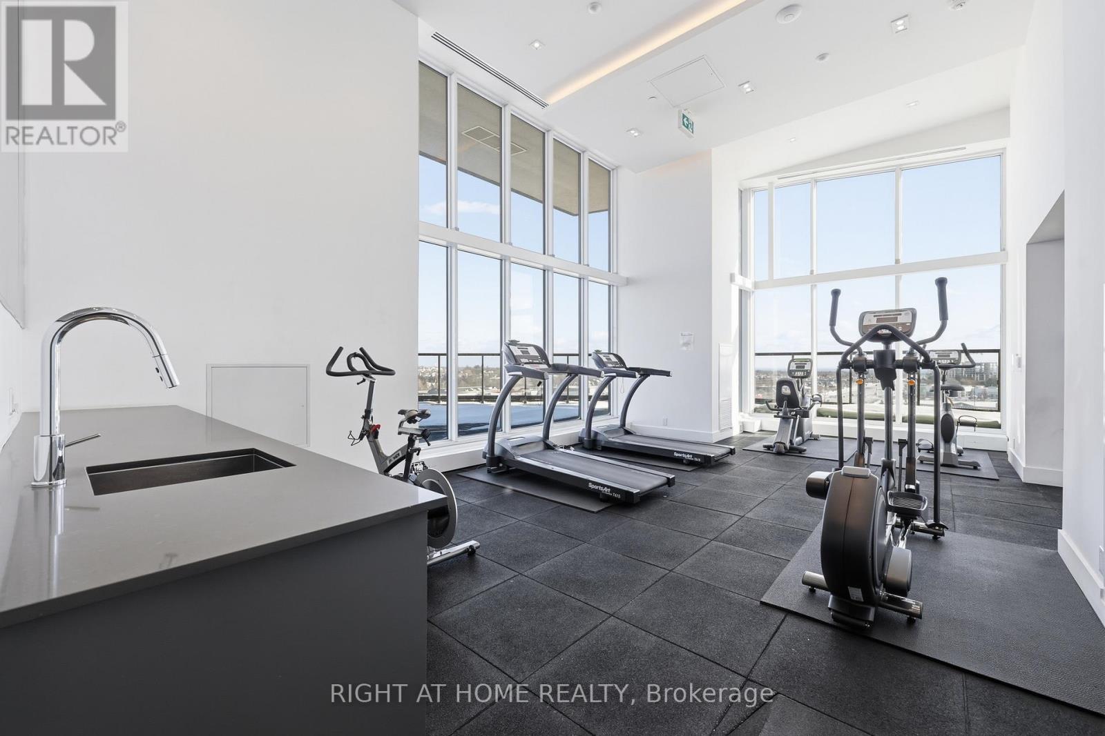 2407 - 297 Oak Walk Drive, Oakville, Ontario  L6H 3R6 - Photo 12 - W12723128