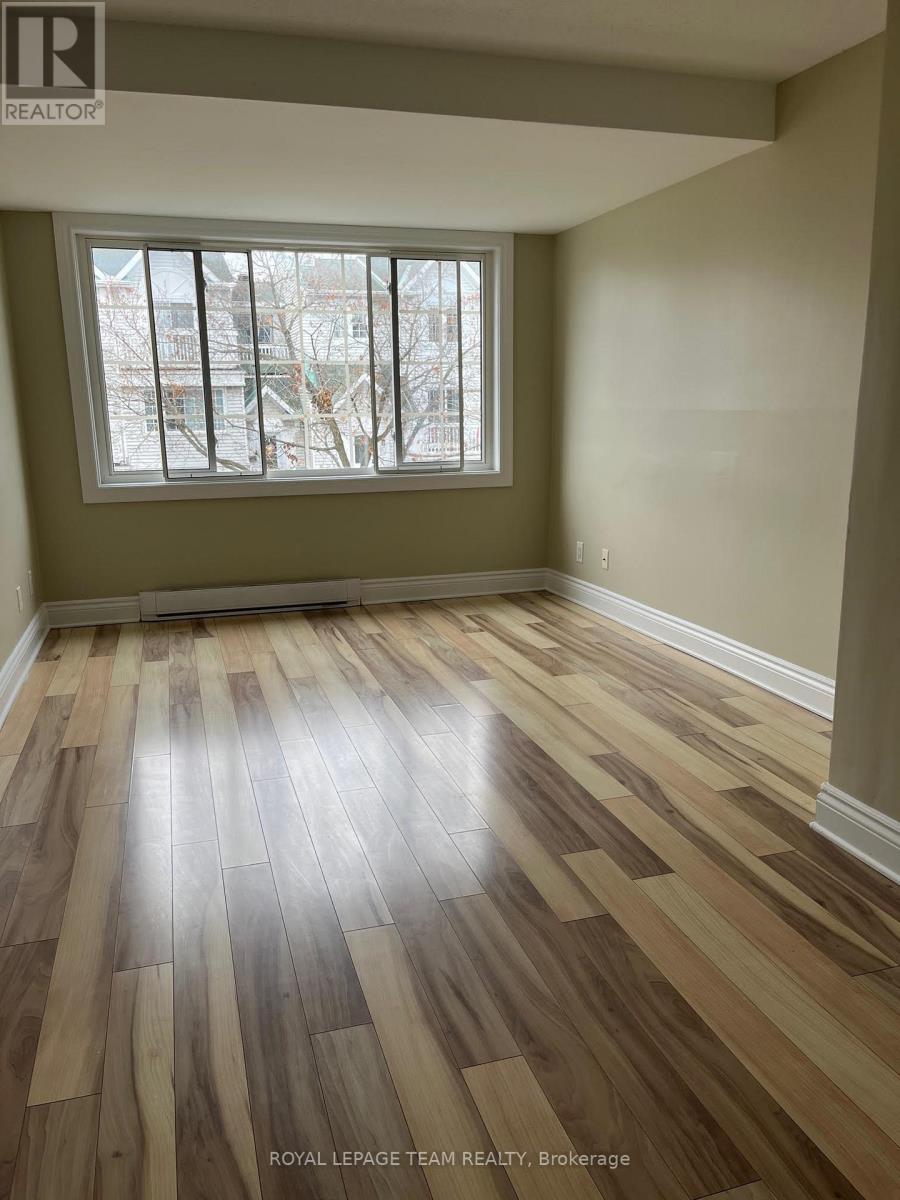 64 - 123 Castlegreen Private, Ottawa, Ontario  K1T 3N2 - Photo 4 - X12723142