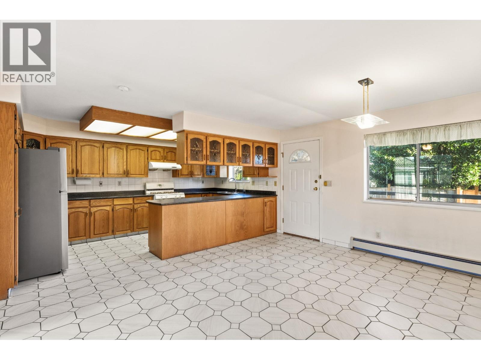 1506 Giles Place, Burnaby, British Columbia  V5A 3K6 - Photo 8 - R3082524