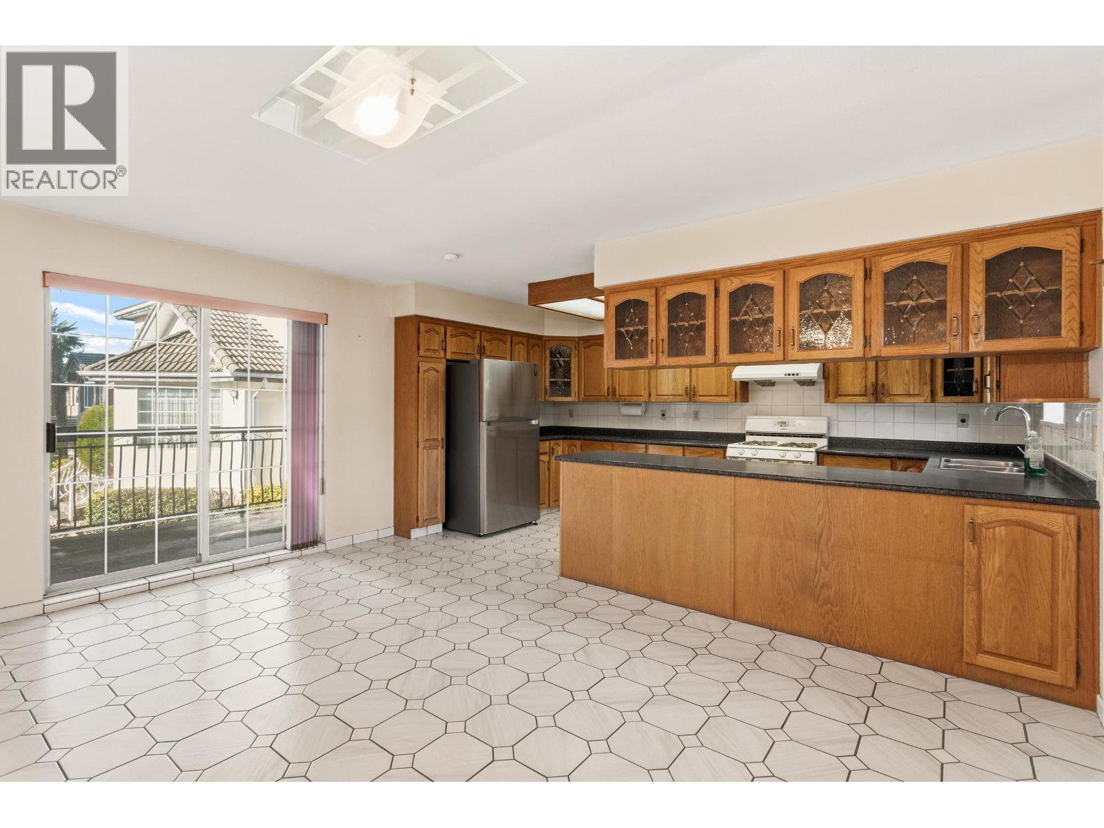 1506 Giles Place, Burnaby, British Columbia  V5A 3K6 - Photo 9 - R3082524