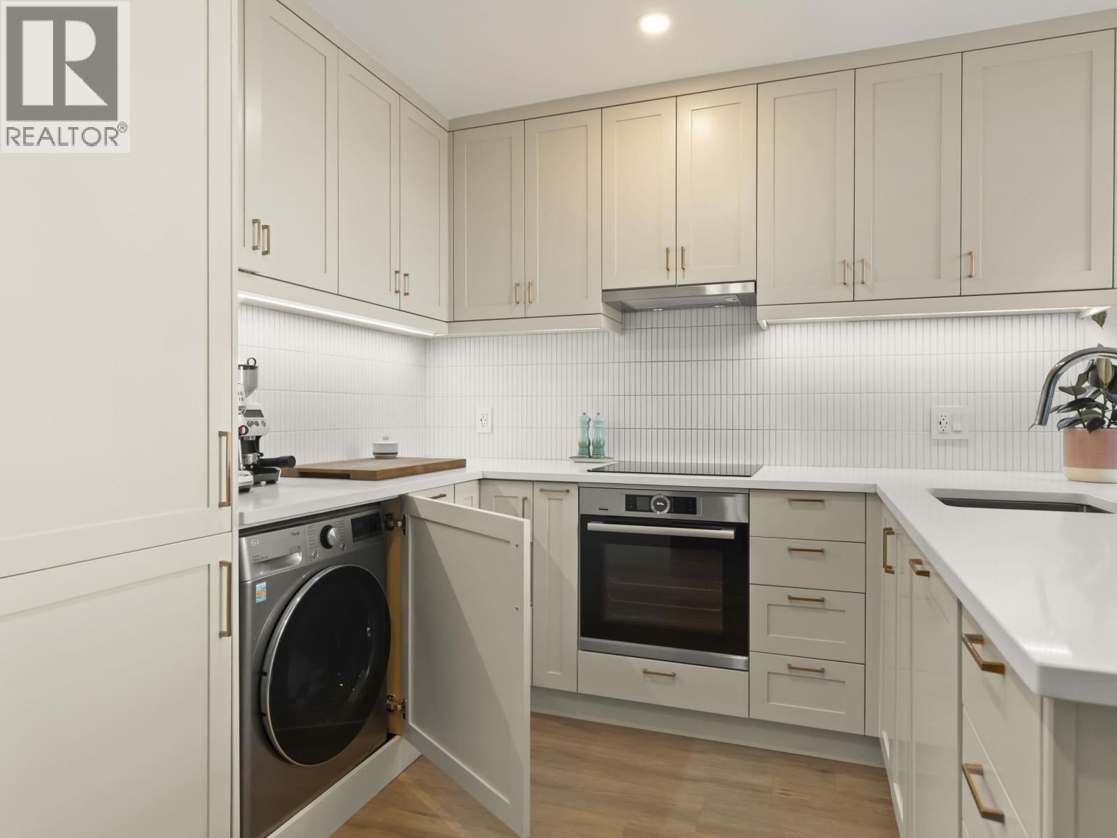 301 418 E Broadway, Vancouver, British Columbia  V5T 1X2 - Photo 9 - R3081693