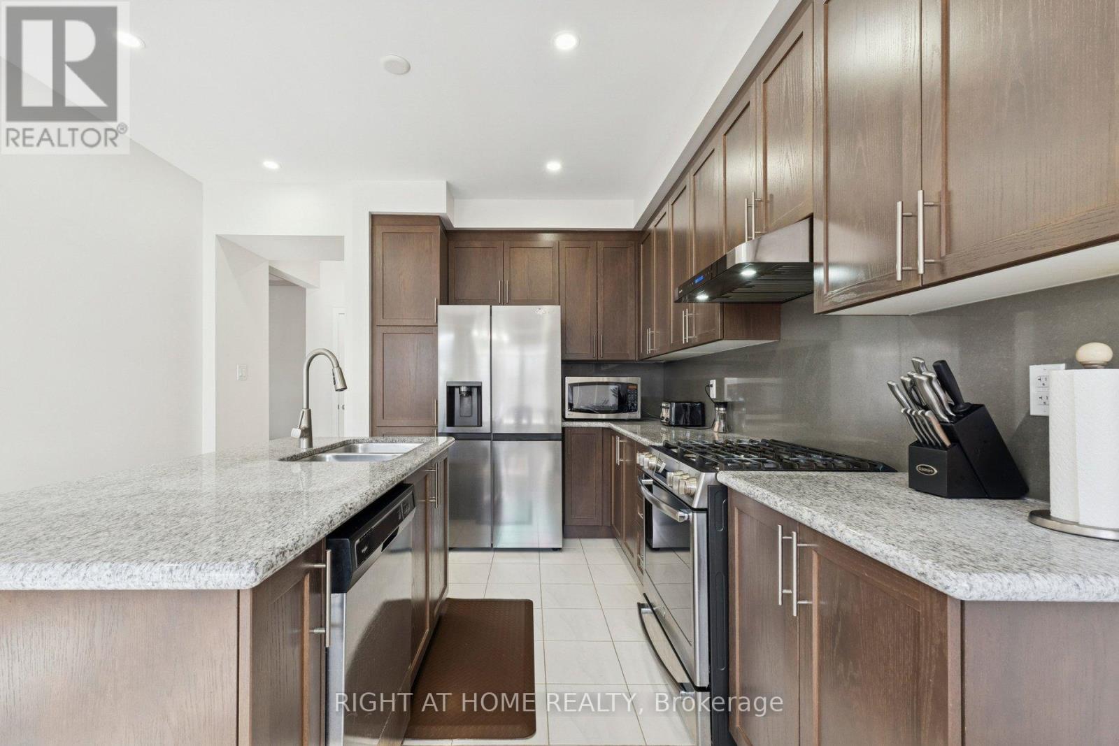 65 Marcelle Brunelle Drive, Whitby, Ontario  L1P 0G9 - Photo 10 - E12723140