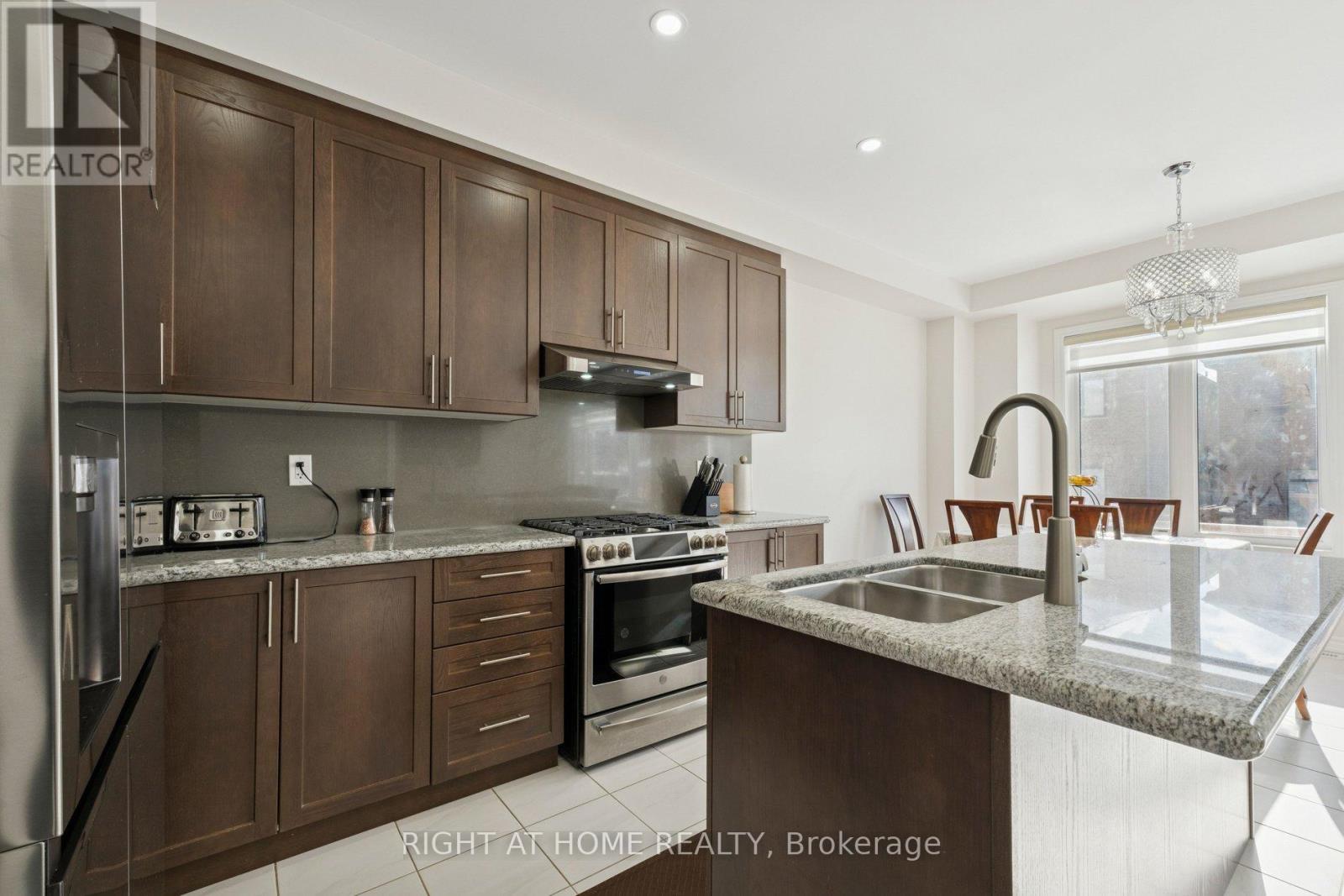 65 Marcelle Brunelle Drive, Whitby, Ontario  L1P 0G9 - Photo 11 - E12723140