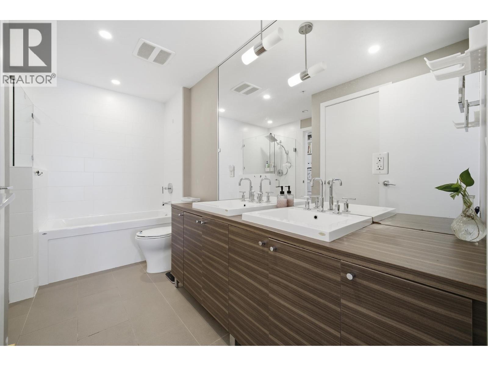 303 9150 University High Street, Burnaby, British Columbia  V5A 0C5 - Photo 13 - R3081348