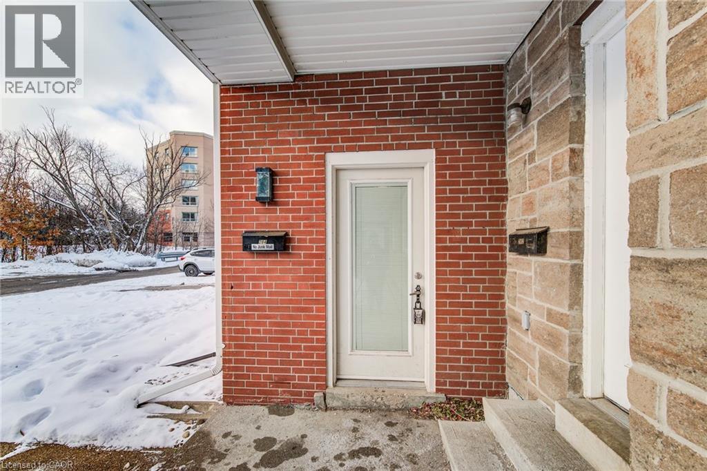 284 Westcourt Place, Waterloo, Ontario  N2L 2R7 - Photo 4 - 40792386