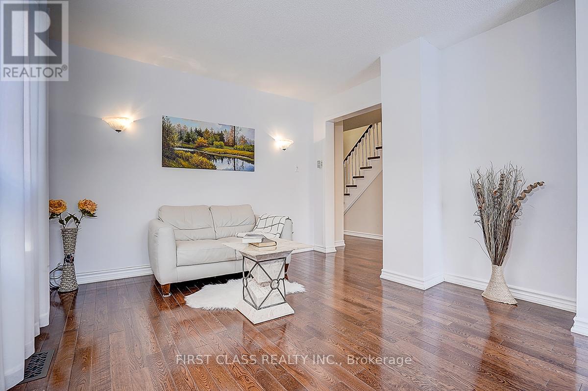 20 Lorraine Street, Richmond Hill, Ontario  L4C 0A1 - Photo 11 - N12721454