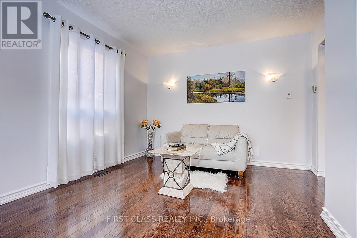 20 Lorraine Street, Richmond Hill, Ontario  L4C 0A1 - Photo 10 - N12721454