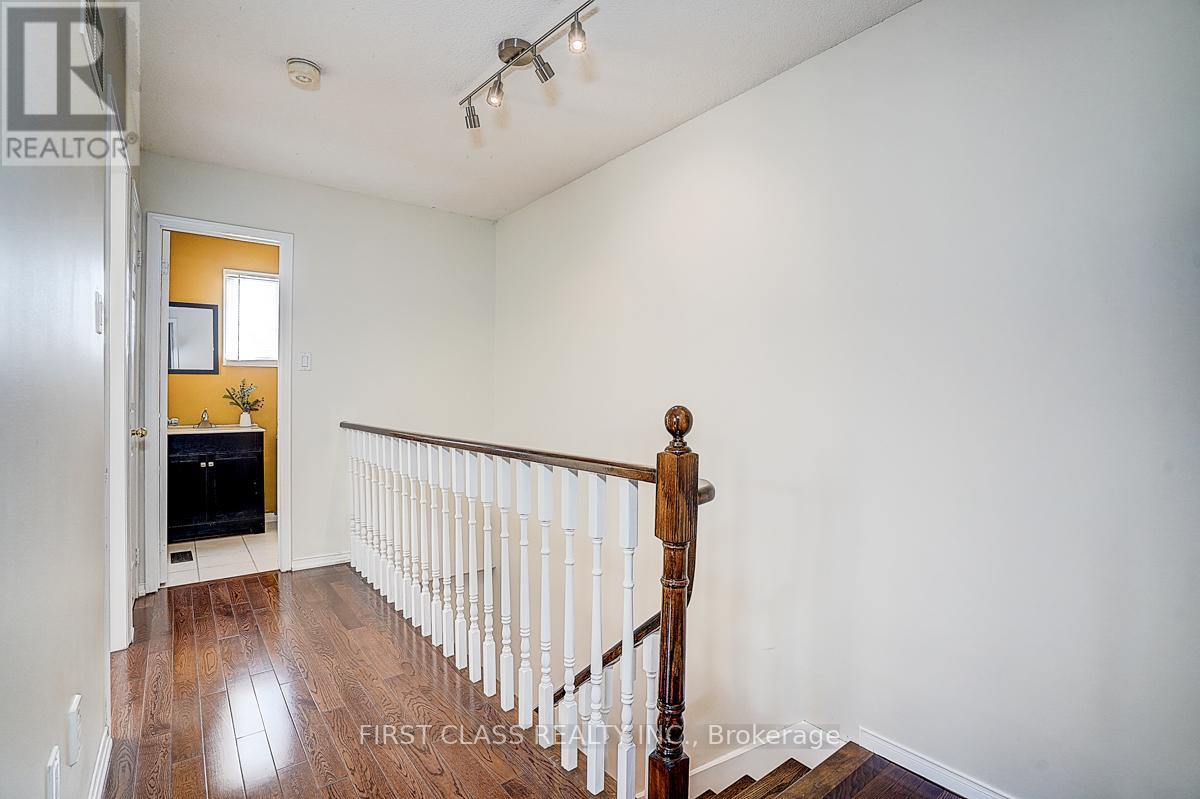 20 Lorraine Street, Richmond Hill, Ontario  L4C 0A1 - Photo 19 - N12721454