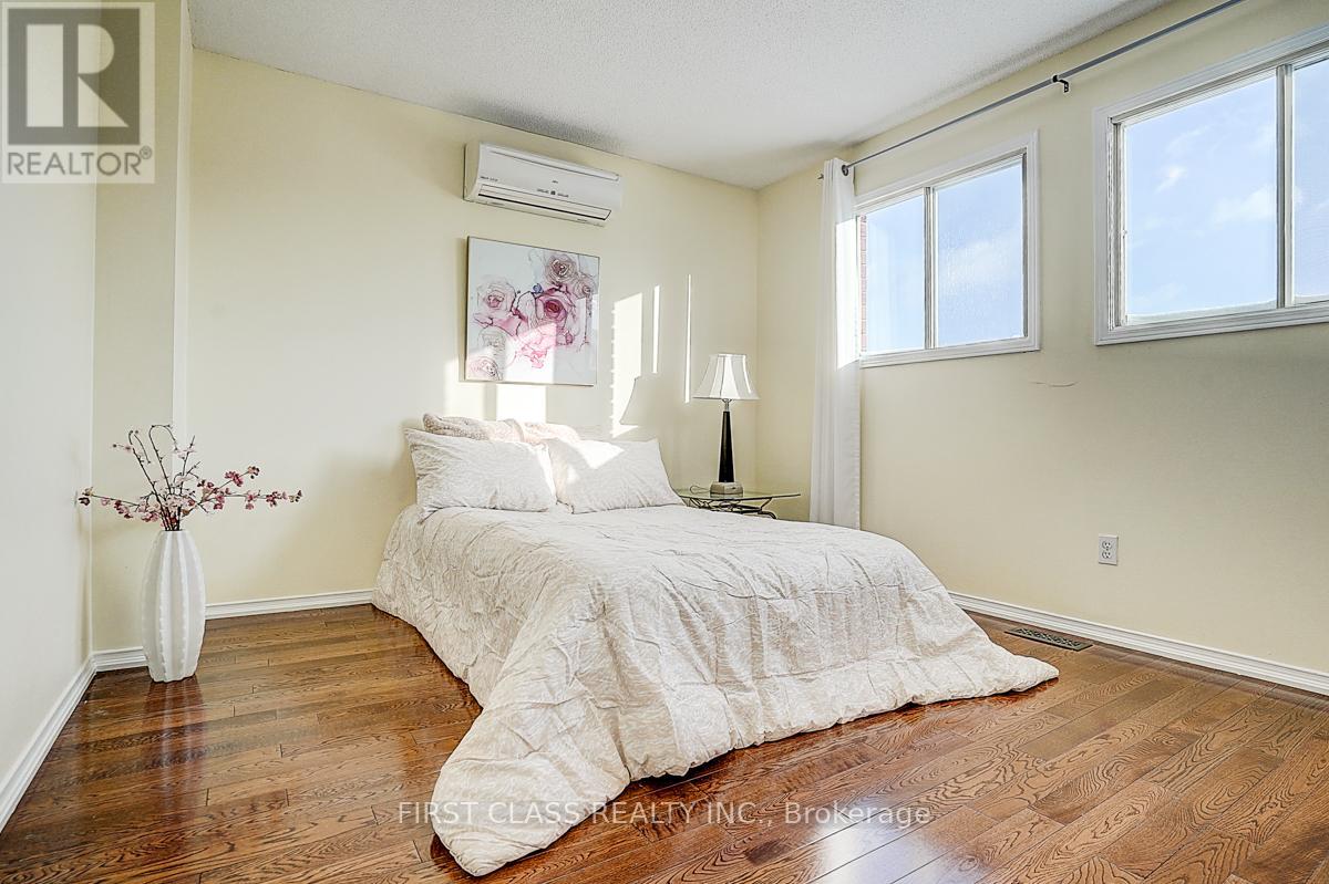 20 Lorraine Street, Richmond Hill, Ontario  L4C 0A1 - Photo 29 - N12721454