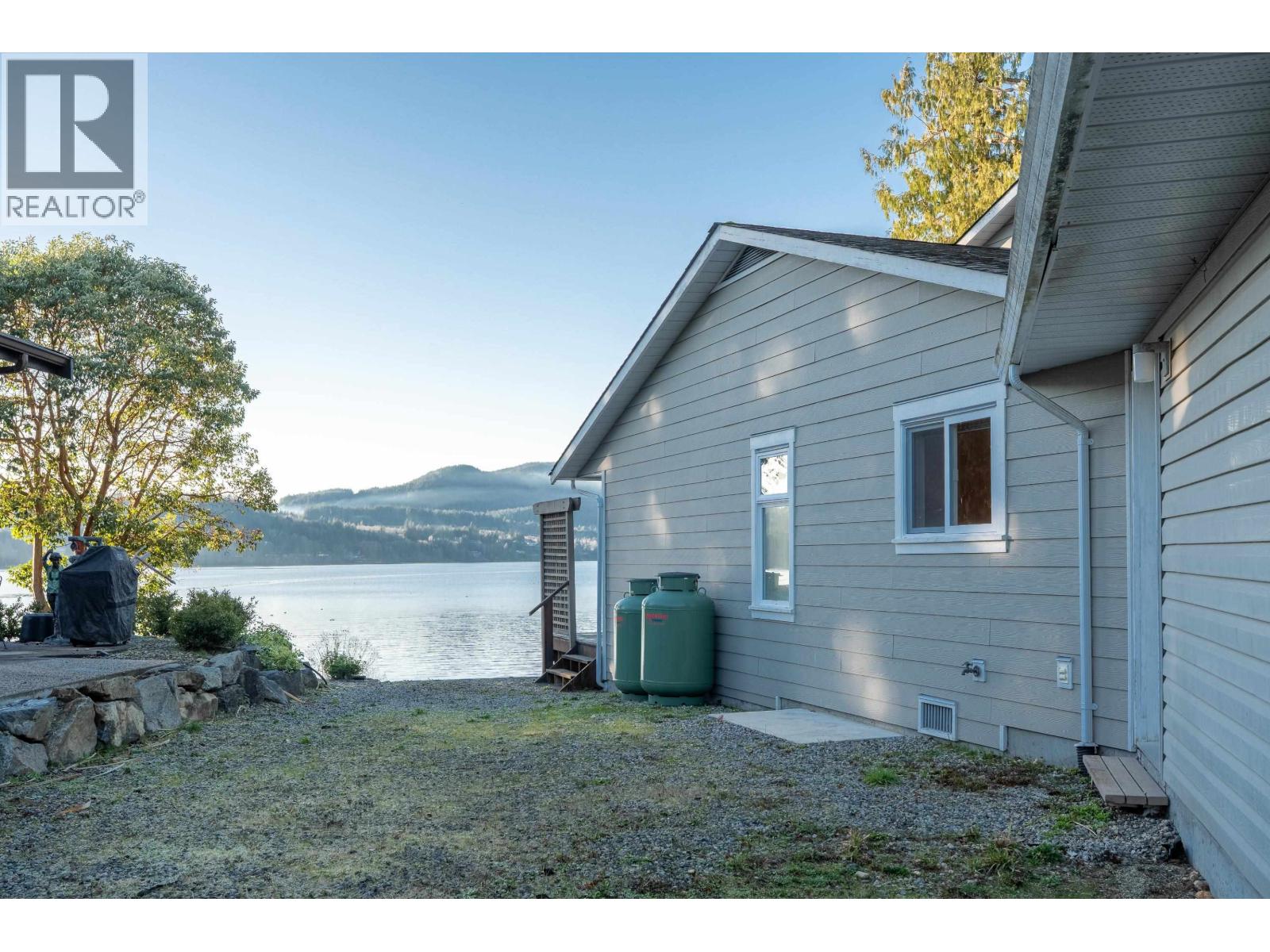 6343 Marmot Road, Sechelt, British Columbia  V7Z 0L2 - Photo 36 - R3081957