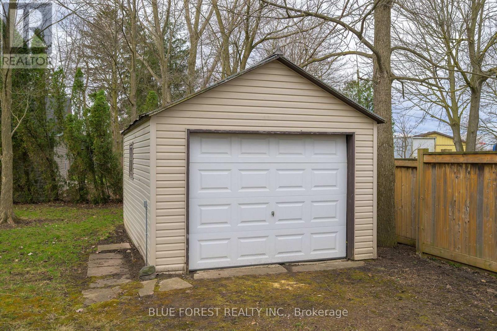 186 Victoria Street, Southwest Middlesex, Ontario  N0L 1M0 - Photo 17 - X12723208