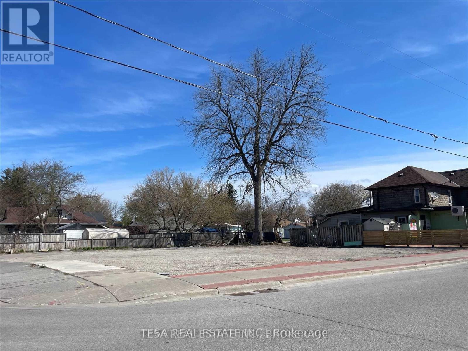 924 & 926 Lake Drive E, Georgina, Ontario  L4P 3E9 - Photo 3 - N12723202