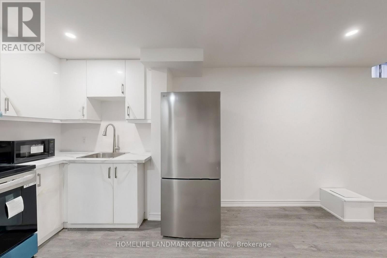 69 Newmill Crescent, Richmond Hill, Ontario  L4C 9T6 - Photo 7 - N12723204