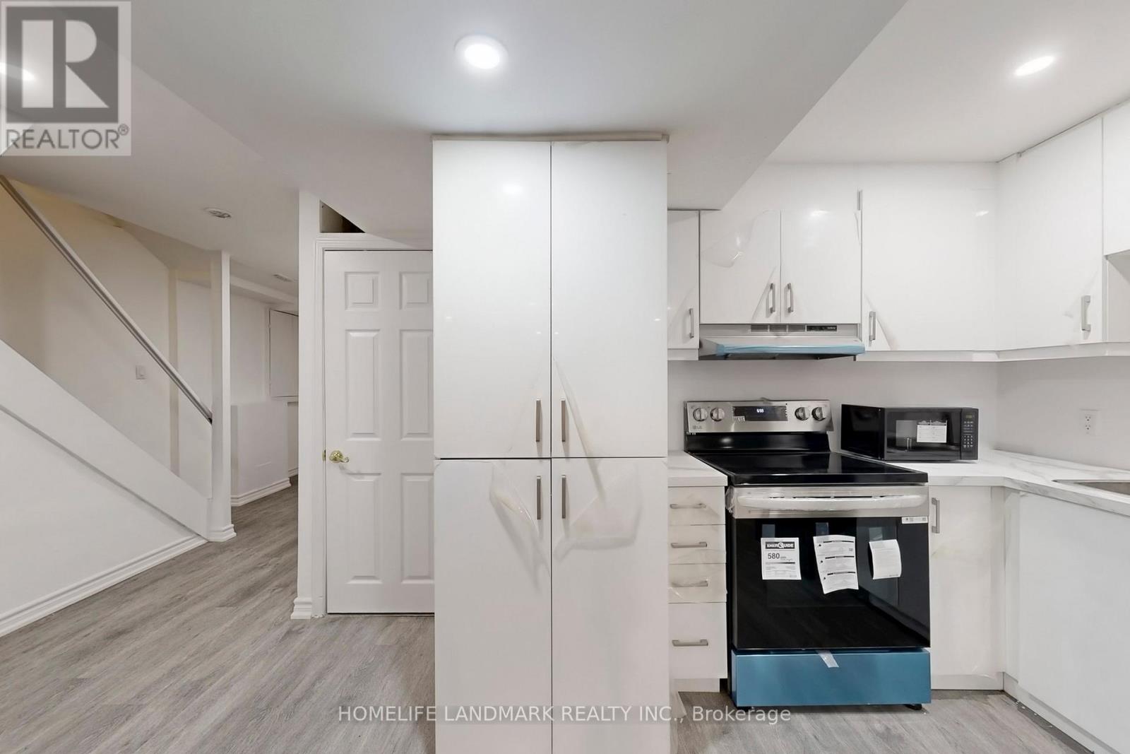 69 Newmill Crescent, Richmond Hill, Ontario  L4C 9T6 - Photo 8 - N12723204