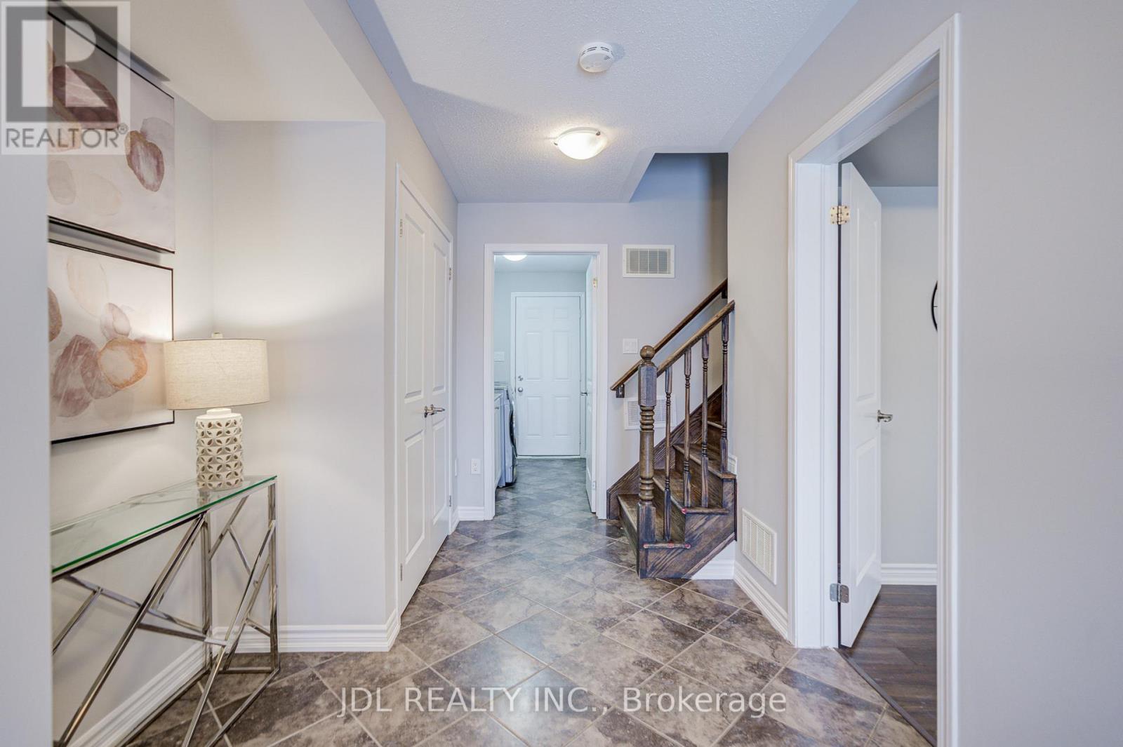 3002 Preserve Drive, Unit 25 Drive, Oakville, Ontario  L6M 0V5 - Photo 4 - W12723184