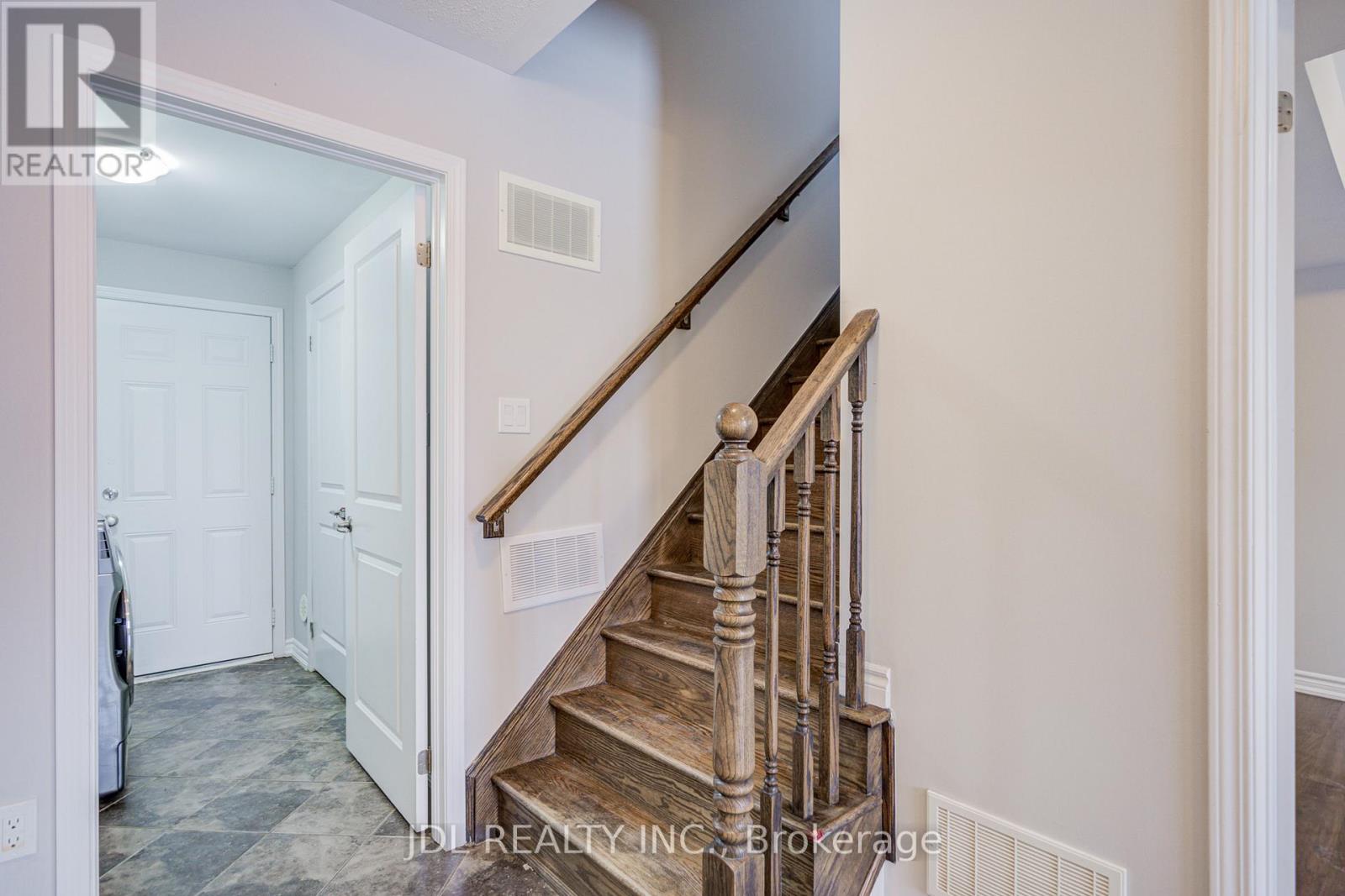 3002 Preserve Drive, Unit 25 Drive, Oakville, Ontario  L6M 0V5 - Photo 5 - W12723184