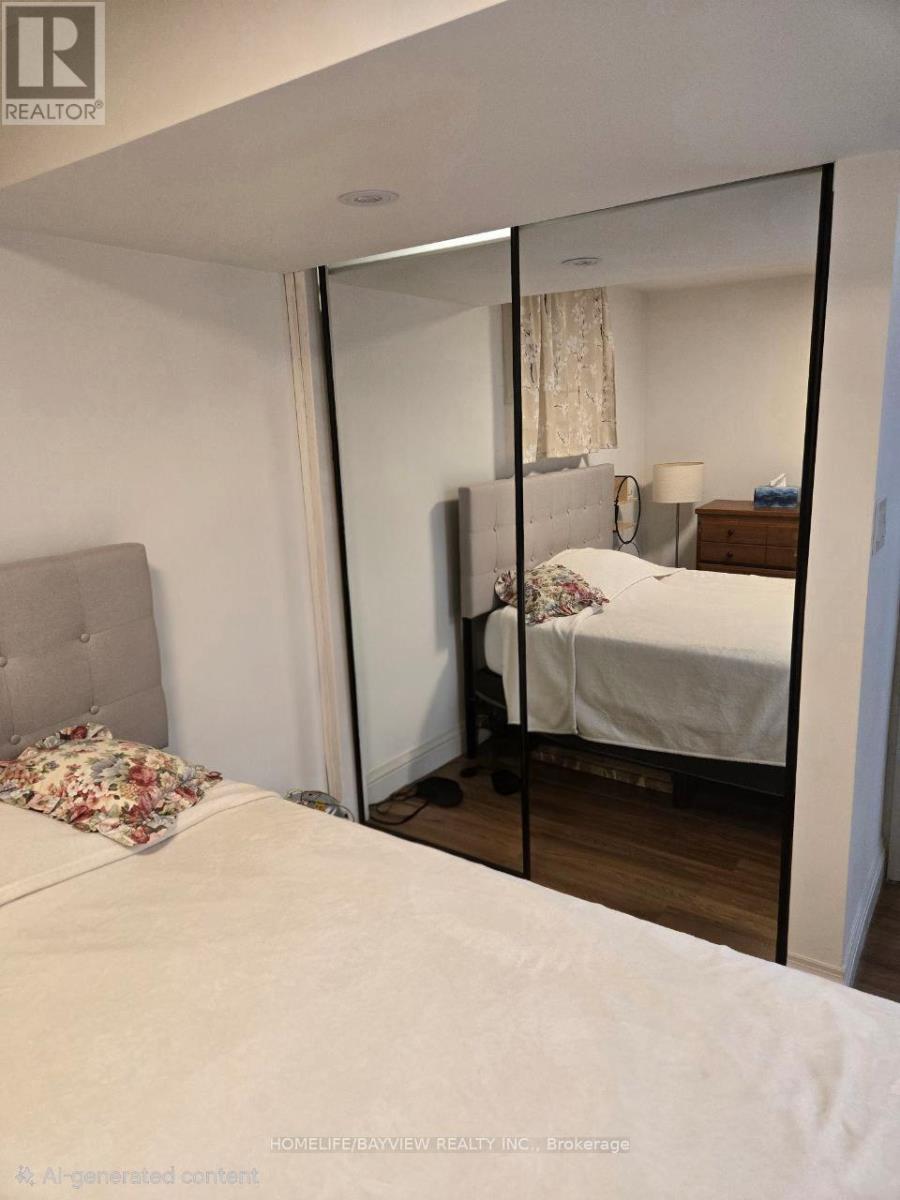 44 Bowshelm Court, Mississauga, Ontario  L5N 1K1 - Photo 10 - W12723218