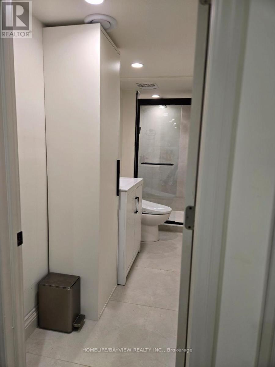 44 Bowshelm Court, Mississauga, Ontario  L5N 1K1 - Photo 11 - W12723218