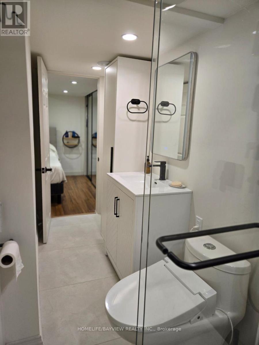 44 Bowshelm Court, Mississauga, Ontario  L5N 1K1 - Photo 12 - W12723218