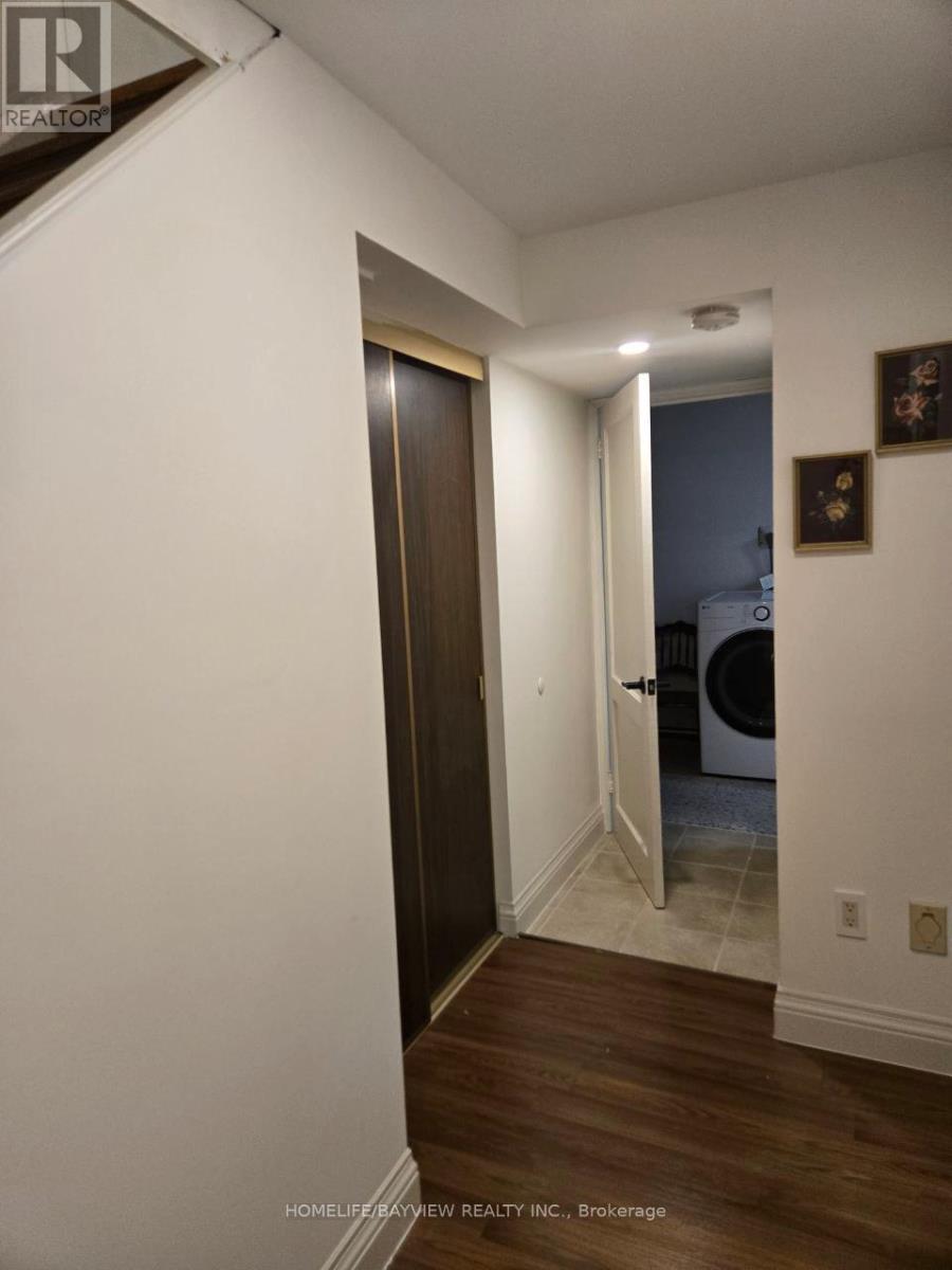 44 Bowshelm Court, Mississauga, Ontario  L5N 1K1 - Photo 14 - W12723218