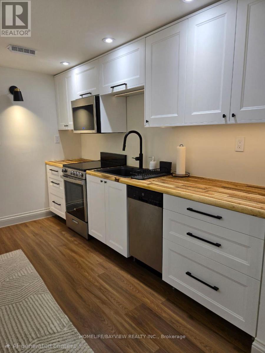 44 Bowshelm Court, Mississauga, Ontario  L5N 1K1 - Photo 3 - W12723218