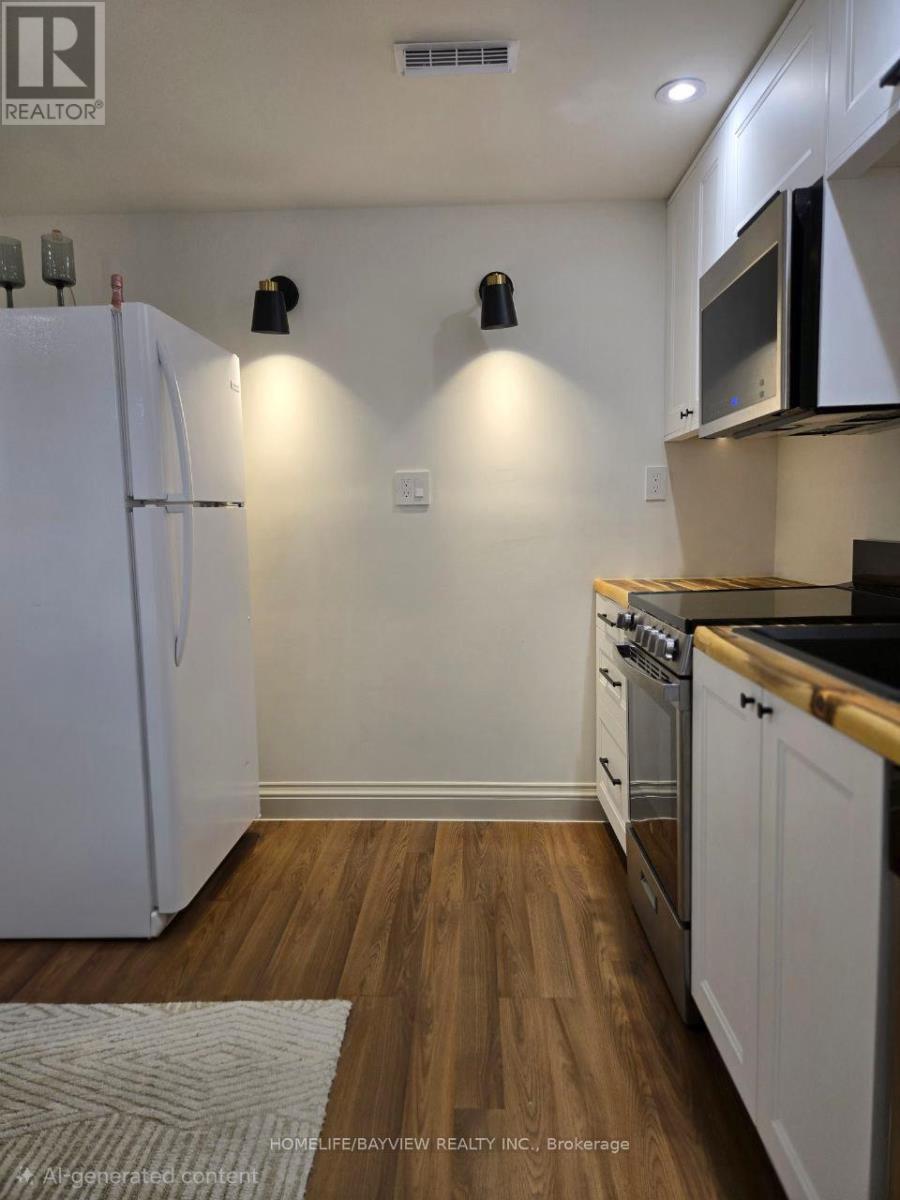 44 Bowshelm Court, Mississauga, Ontario  L5N 1K1 - Photo 4 - W12723218