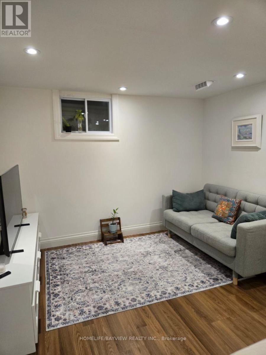 44 Bowshelm Court, Mississauga, Ontario  L5N 1K1 - Photo 8 - W12723218