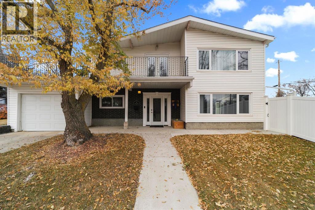 42 Grand Drive, Camrose, Alberta  T4V 2K1 - Photo 2 - A2267107