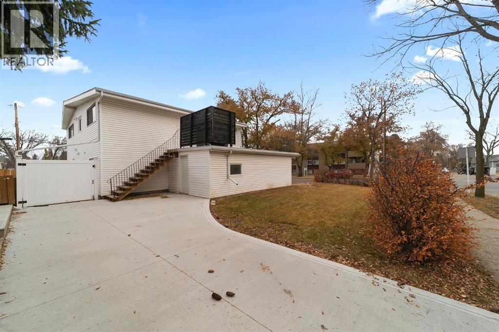 42 Grand Drive, Camrose, Alberta  T4V 2K1 - Photo 4 - A2267107