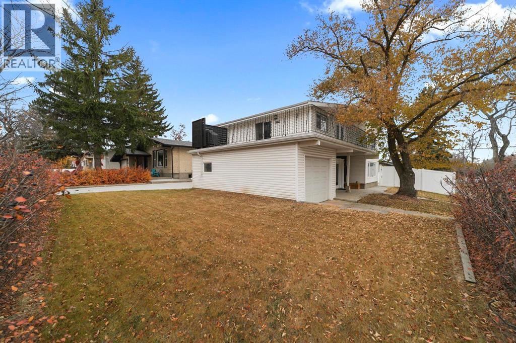 42 Grand Drive, Camrose, Alberta  T4V 2K1 - Photo 3 - A2267107