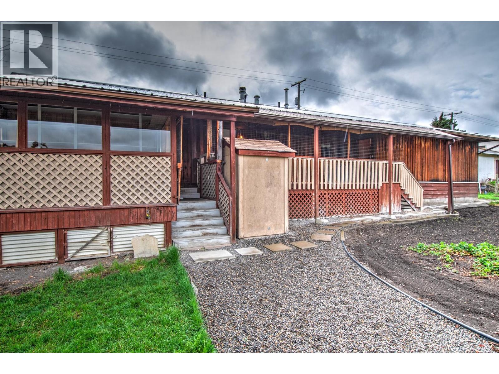 6434 Pleasant Valley Road, Vernon, British Columbia  V1B 3R3 - Photo 19 - 10350794