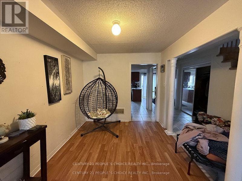 5797 Tiz Road, Mississauga, Ontario  L5R 0B4 - Photo 5 - W12552138