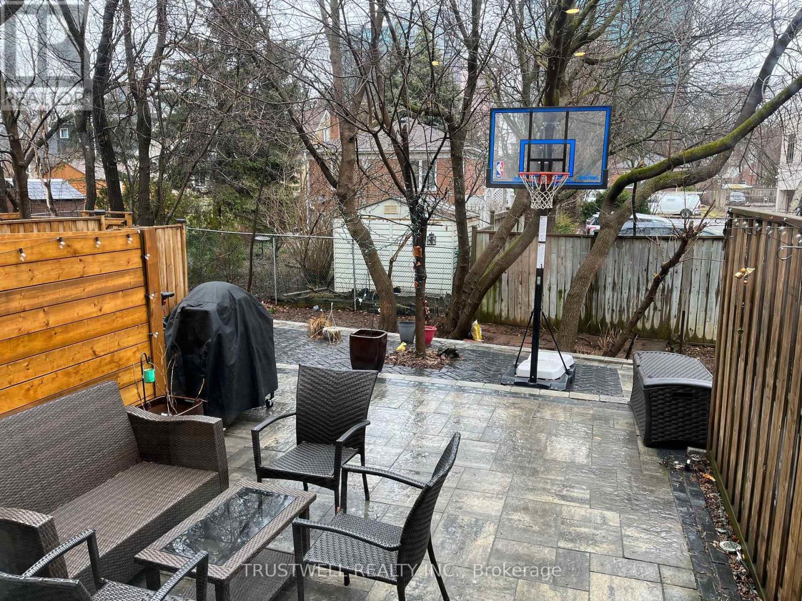 7 English Garden Way, Toronto, Ontario  M2M 4M4 - Photo 3 - C12723278