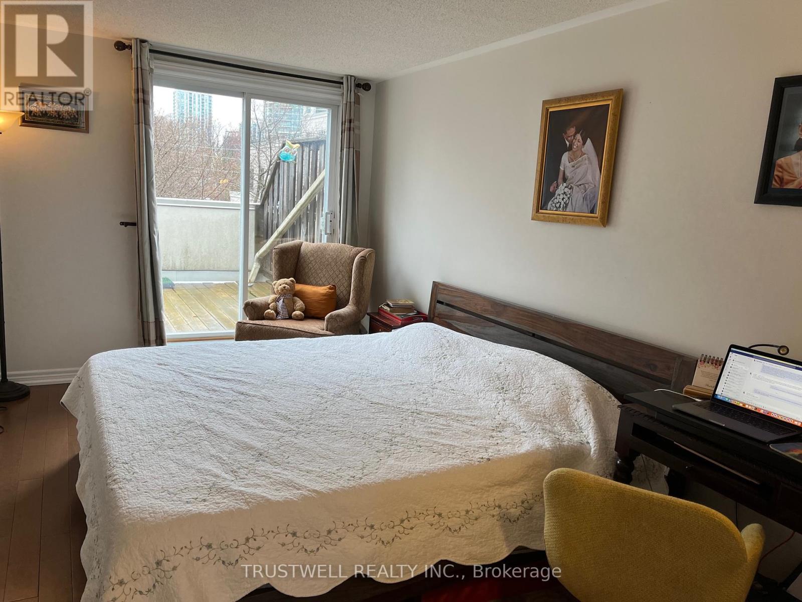 7 English Garden Way, Toronto, Ontario  M2M 4M4 - Photo 8 - C12723278