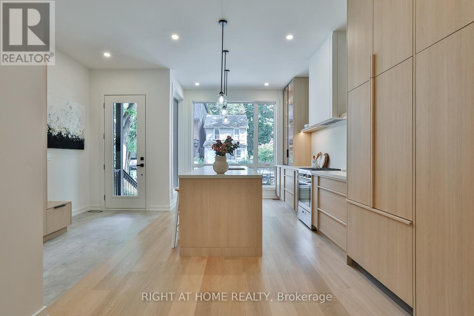 60 Winnifred Avenue, Toronto, Ontario  M4M 2X3 - Photo 3 - E12723268