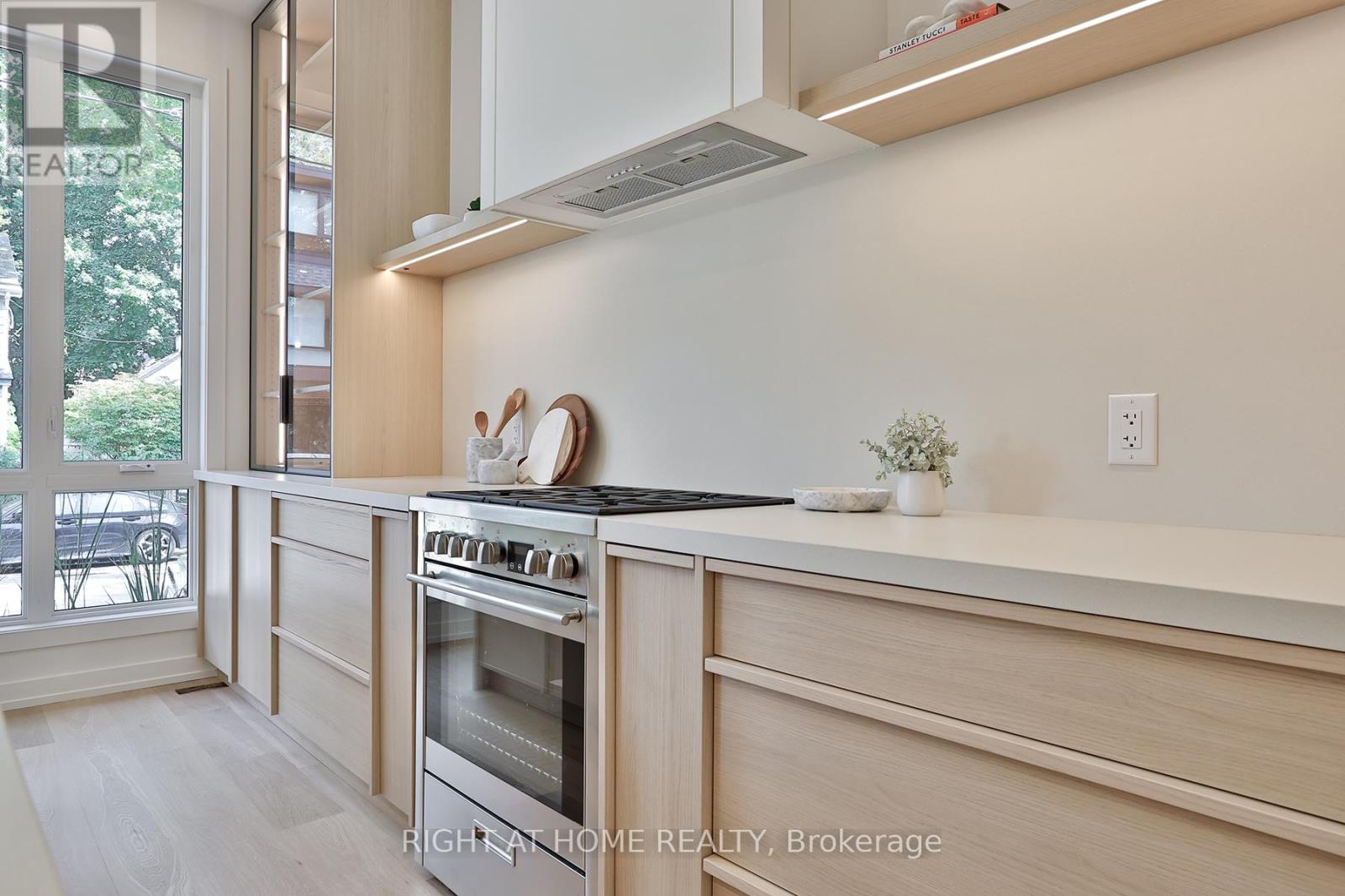 60 Winnifred Avenue, Toronto, Ontario  M4M 2X3 - Photo 5 - E12723268